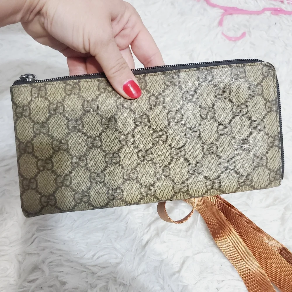 Authentic Gucci Brown Monogram Crossbody Bag. Includes 3 Straps. - Picture 2 of 15